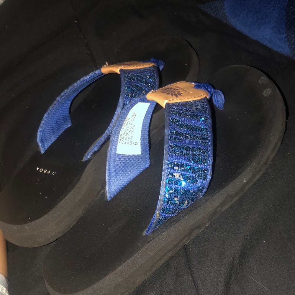 Good condition used sparkle flip-flops
